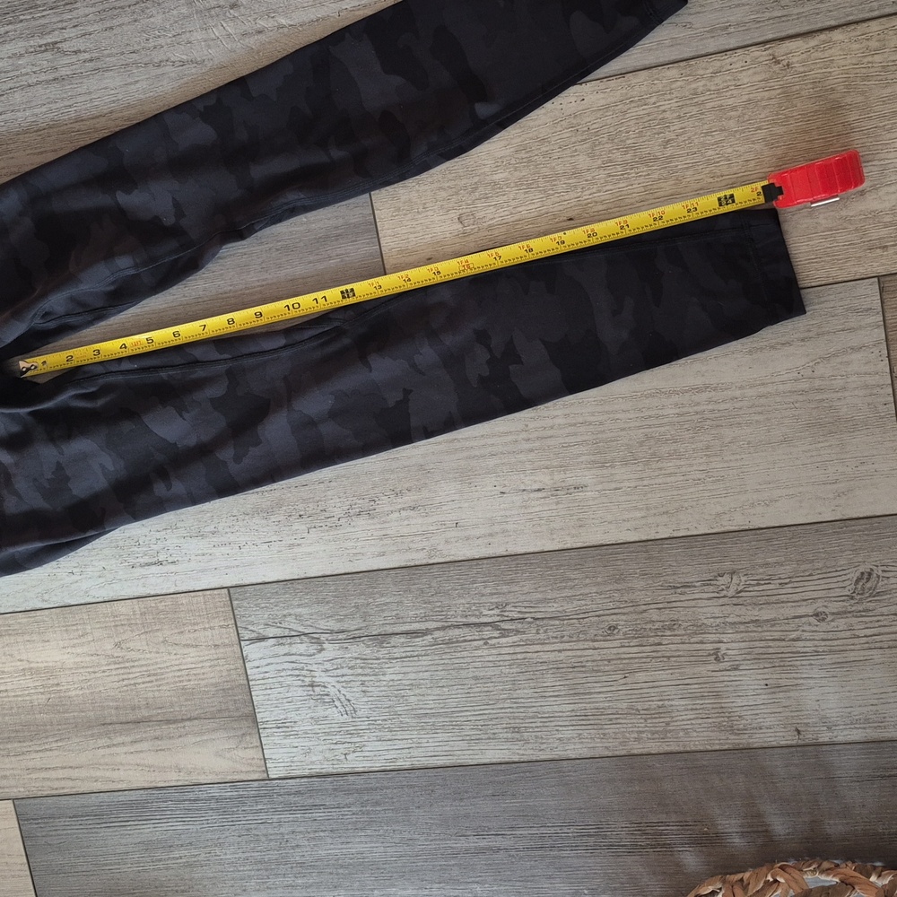 lululemon athletica WOMENS Black Camo Leggings SIZE 4 - Picture 4 of 4